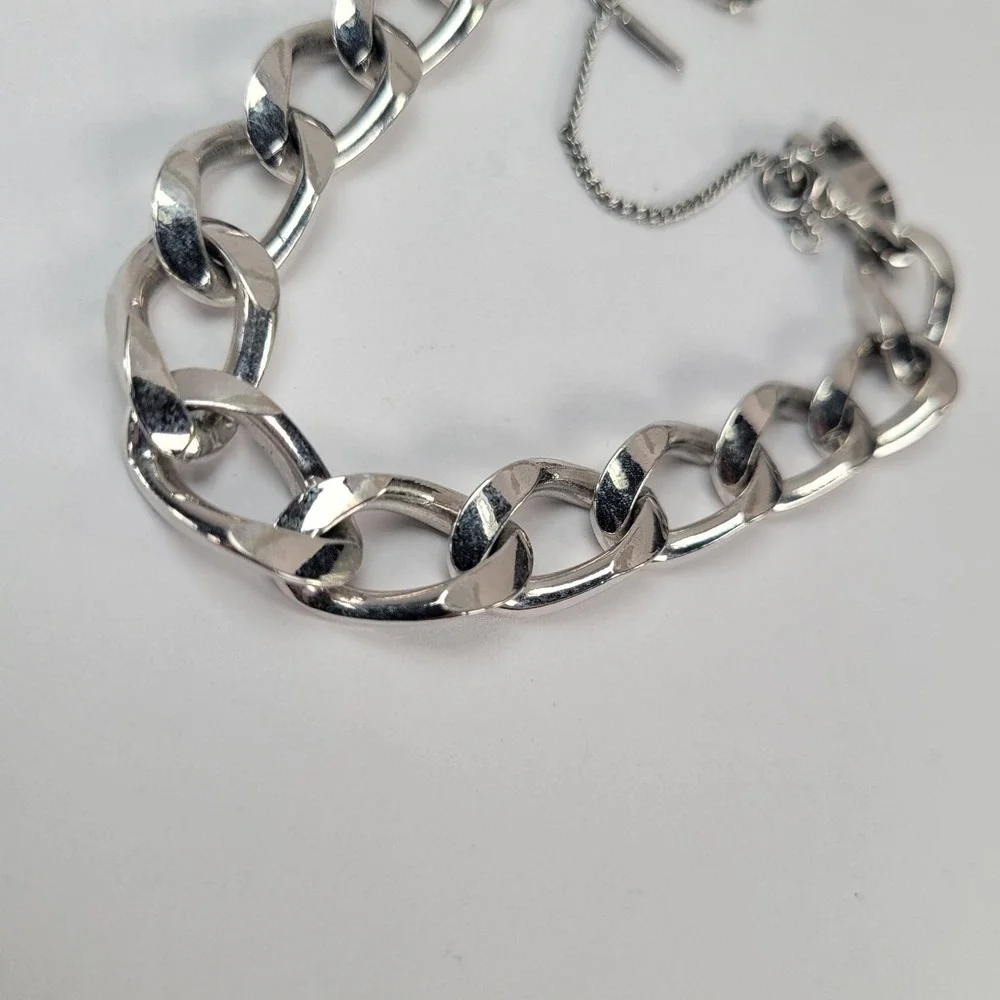 Vintage Monet Silver Tone Chain Bracelet 6.25 In Box Closure Costume Jewelry